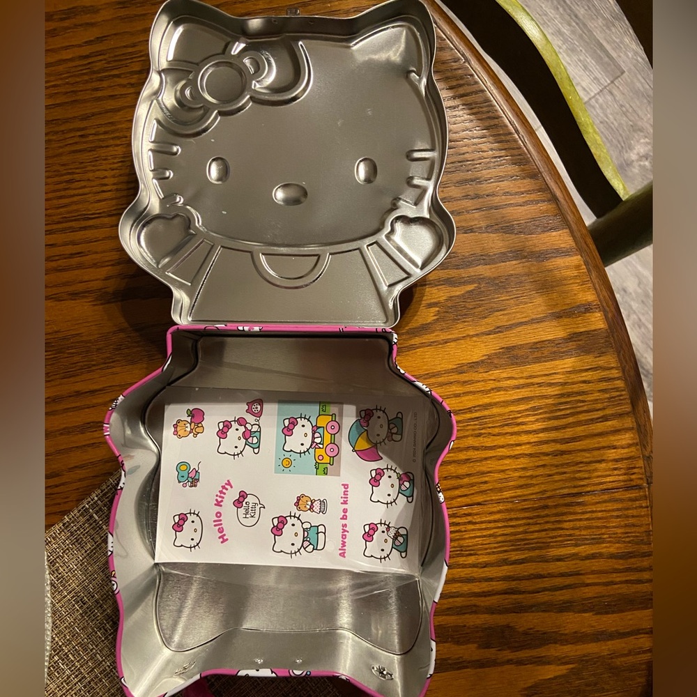 Hello Kitty Collection Tin - Picture 6 of 9
